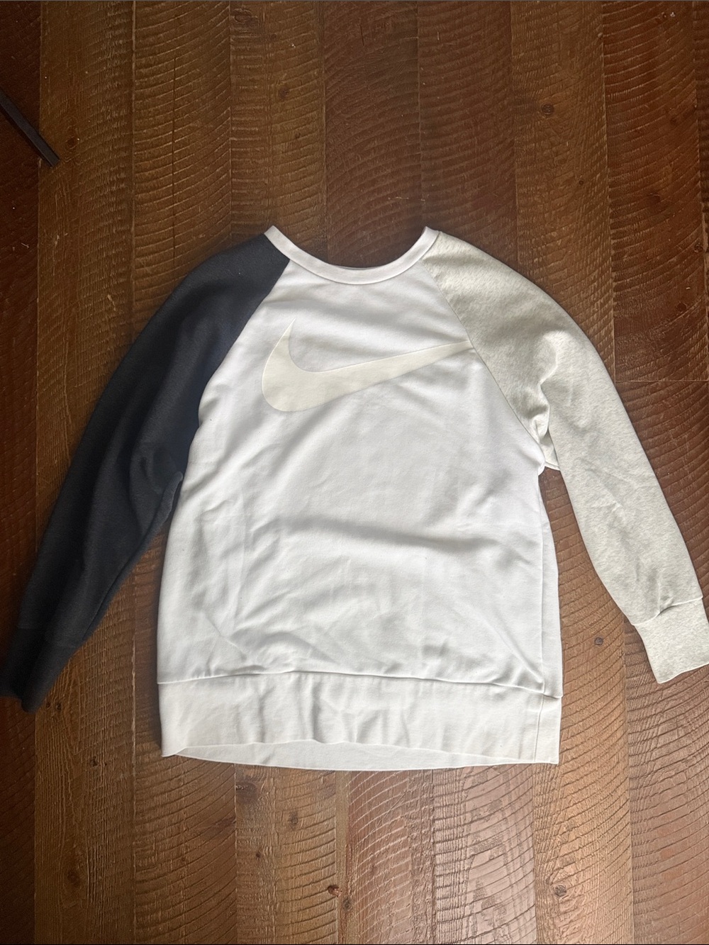 Nike Women's White Crewneck Sweatshirt with Black and Light Gray Raglan Sleeves